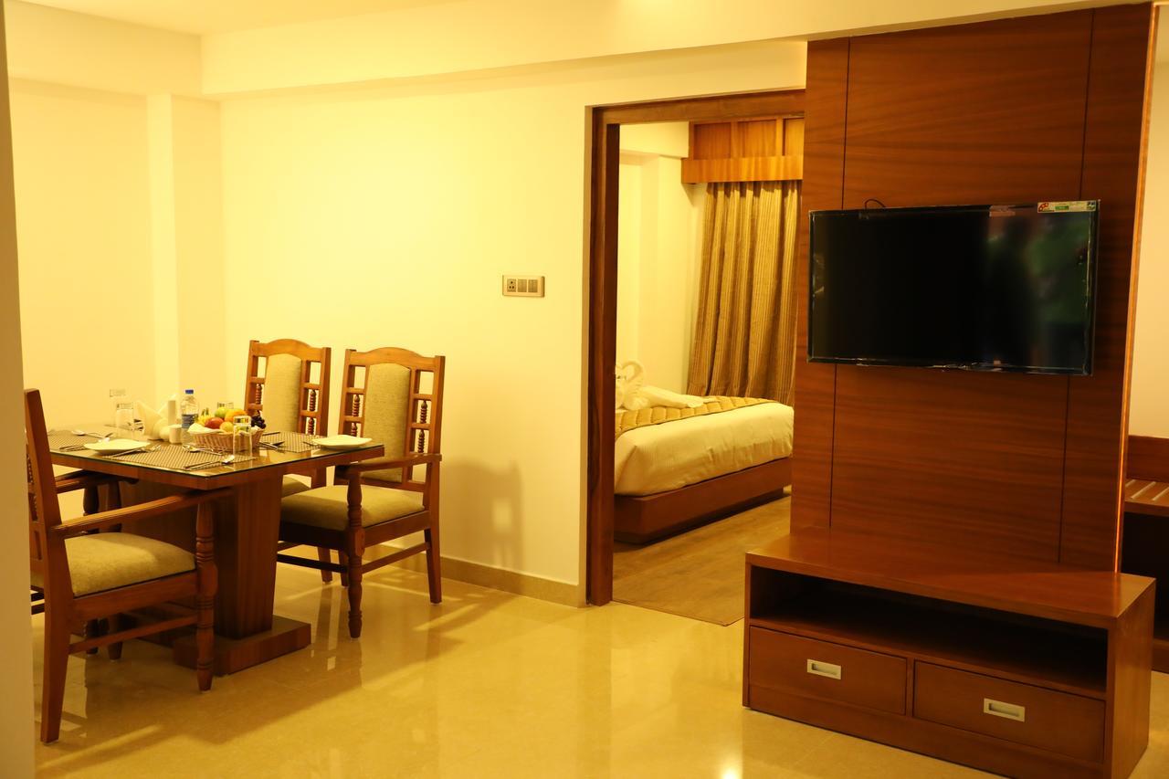 Hotel Karthika Park Kazhakuttam 外观 照片